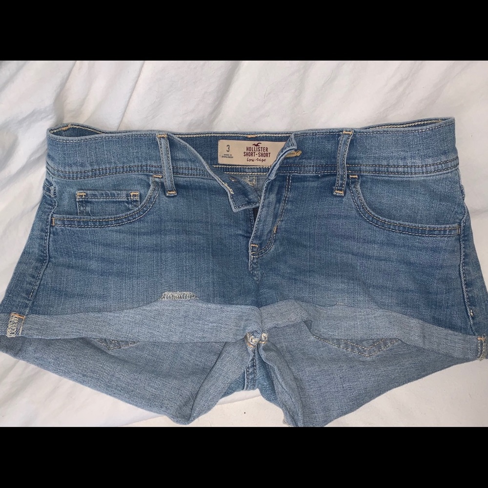 Hollister Low rise short-short. Size 3